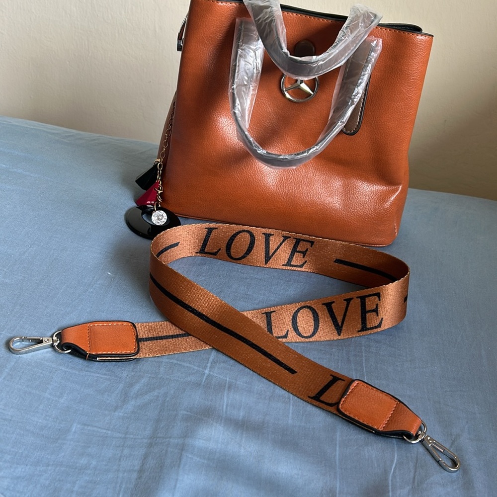 NWOT MERCEDES-BENZ CROSSBODY HANDBAG in COGNAC - Picture 7 of 8